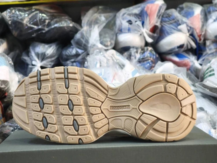کتونی نیوبالانس 530v3 با زیره بالانسیاگا ویتنامی وارداتی/Newbalance 530v3/سایز 37 الی 40/فروش عمده و تک