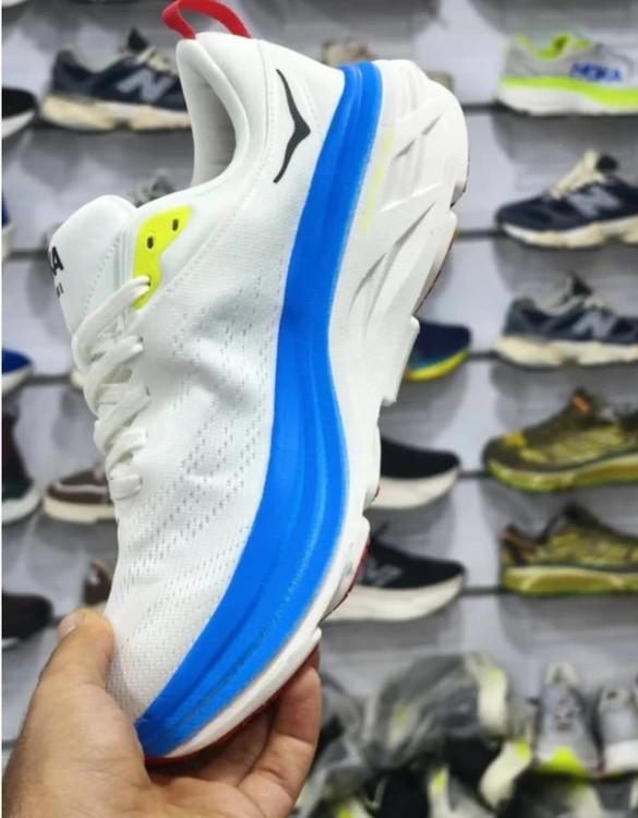 کتونی رانینگ هوکا باندی ۸ ویتنامی وارداتی/سایز 40 تا 45/Hoka Bondi 8/فروش عمده و تک