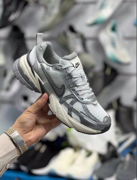 کتونی نایک وی تو کی ویتنامی وارداتی/سایز 38 الی 45/ست زنانه و مردانه/Nike V2k Run/ فروش عمده و تک