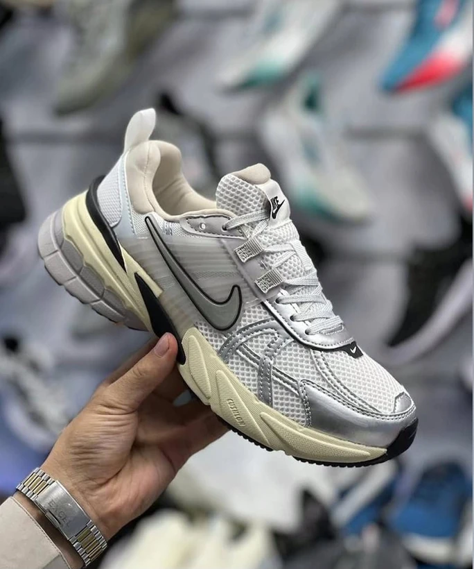 کتونی نایک وی تو کی ویتنامی وارداتی/سایز 38 الی 45/ست زنانه و مردانه/Nike V2k Run/ فروش عمده و تک