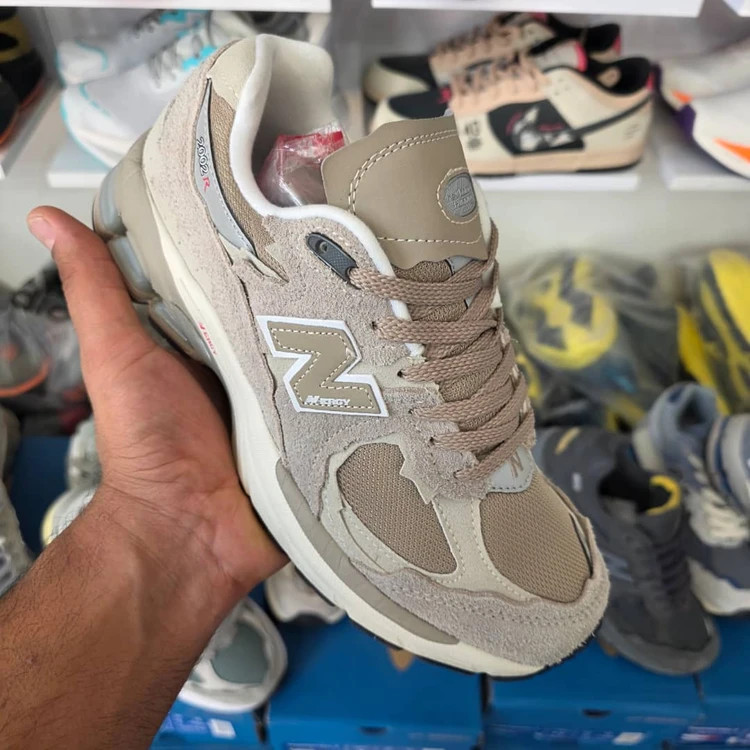 کتونی نیوبالانس 2002R ویتنامی وارداتی/سایز 40 الی 45/Newbalance 2002R /فروش عمده و تک