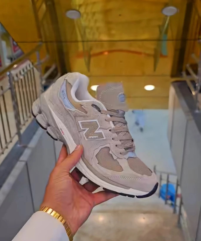 کتونی نیوبالانس 2002R ویتنامی وارداتی/سایز 40 الی 45/Newbalance 2002R /فروش عمده و تک