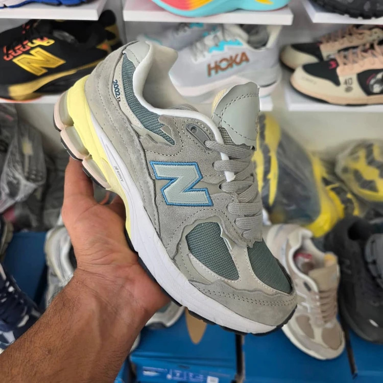 کتونی نیوبالانس 2002R ویتنامی وارداتی/سایز 40 الی 45/Newbalance 2002R /فروش عمده و تک