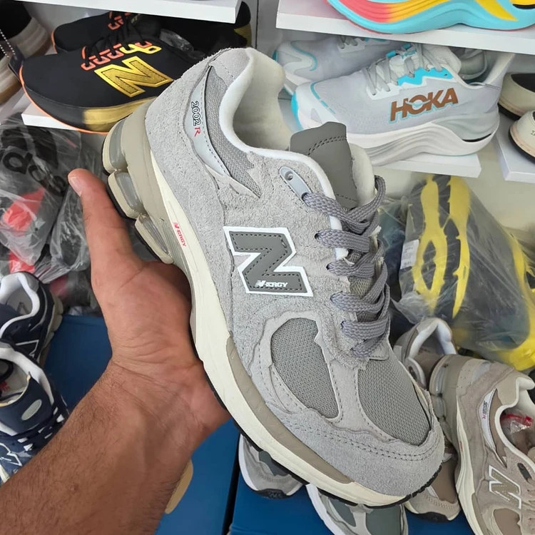 کتونی نیوبالانس 2002R ویتنامی وارداتی/سایز 40 الی 45/Newbalance 2002R /فروش عمده و تک