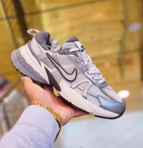 کتونی نایک وی تو کی ویتنامی وارداتی/سایز 37 الی 45/ست زنانه و مردانه/Nike V2k Run/ فروش عمده و تک