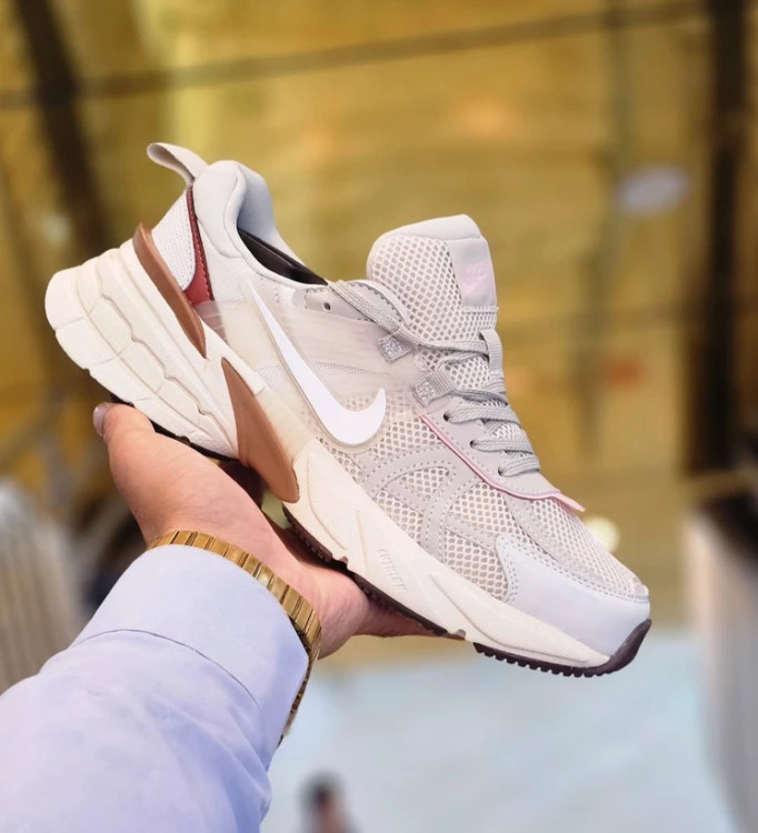 کتونی نایک وی تو کی ویتنامی وارداتی/سایز 37 الی 45/ست زنانه و مردانه/Nike V2k Run/ فروش عمده و تک