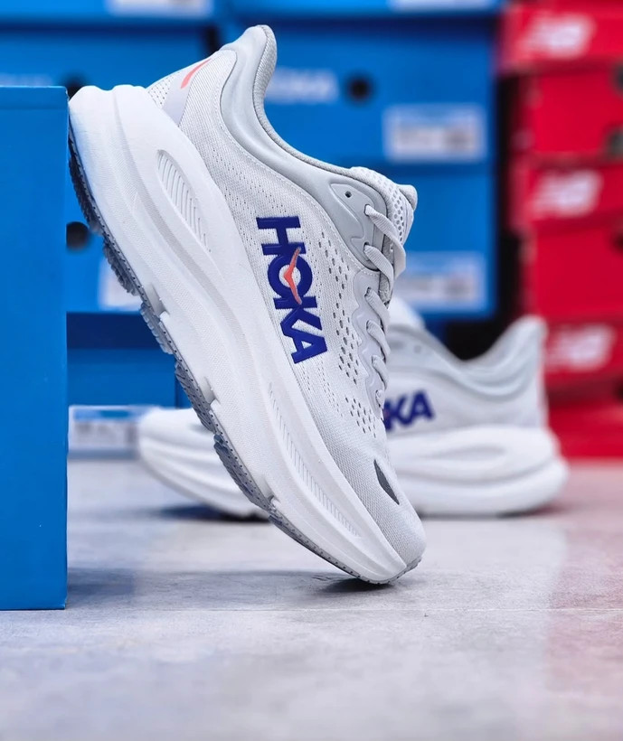 کتونی رانینگ هوکا باندی 9 ویتنامی وارداتی/سایز 40 تا 45/Hoka Bondi 9/فروش عمده و تک