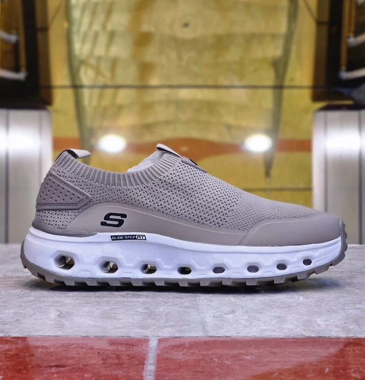 کفش طبی اسکیچرز ویتنامی وارداتی/سایز 40 الی 45/Skechers Glide Step Hands-Free Slip-ins/ فروش عمده و تک