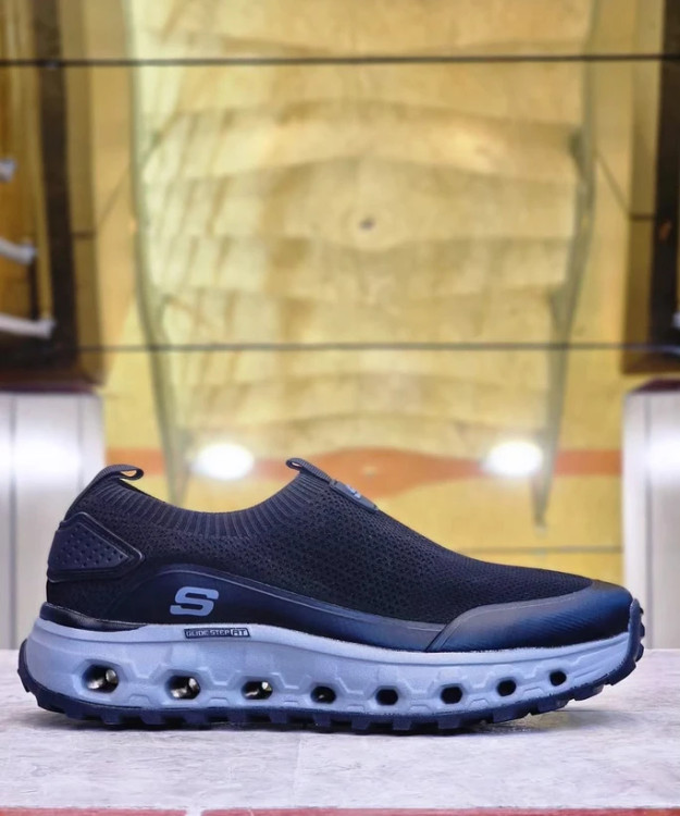کفش طبی اسکیچرز ویتنامی وارداتی/سایز 40 الی 45/Skechers Glide Step Hands-Free Slip-ins/ فروش عمده و تک