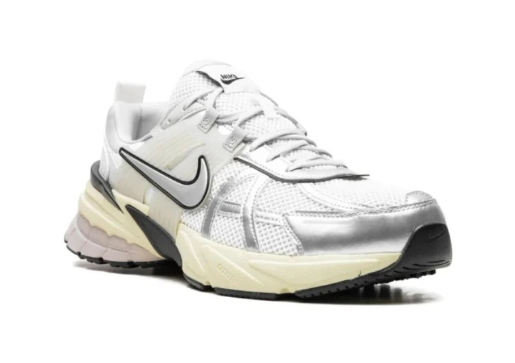 کتونی نایک وی تو کی ویتنامی وارداتی/سایز 37 الی 45/ست زنانه و مردانه/Nike V2k Run/ فروش عمده و تک