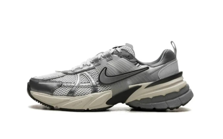 کتونی نایک وی تو کی ویتنامی وارداتی/سایز 37 الی 45/ست زنانه و مردانه/Nike V2k Run/ فروش عمده و تک