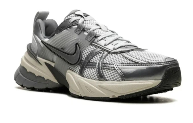 کتونی نایک وی تو کی ویتنامی وارداتی/سایز 37 الی 45/ست زنانه و مردانه/Nike V2k Run/ فروش عمده و تککتونی نایک وی تو کی ویتنامی وارداتی/سایز 37 الی 45/ست زنانه و مردانه/Nike V2k Run/ فروش عمده و تک