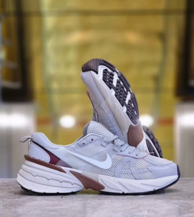 کتونی نایک وی تو کی ویتنامی وارداتی/سایز 37 الی 45/ست زنانه و مردانه/Nike V2k Run/ فروش عمده و تک