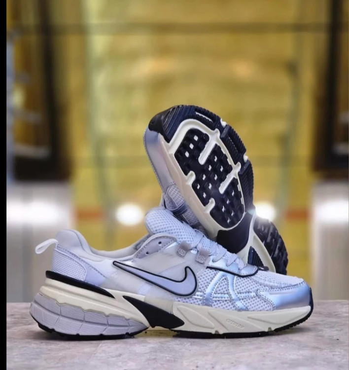 کتونی نایک وی تو کی ویتنامی وارداتی/سایز 37 الی 45/ست زنانه و مردانه/Nike V2k Run/ فروش عمده و تک