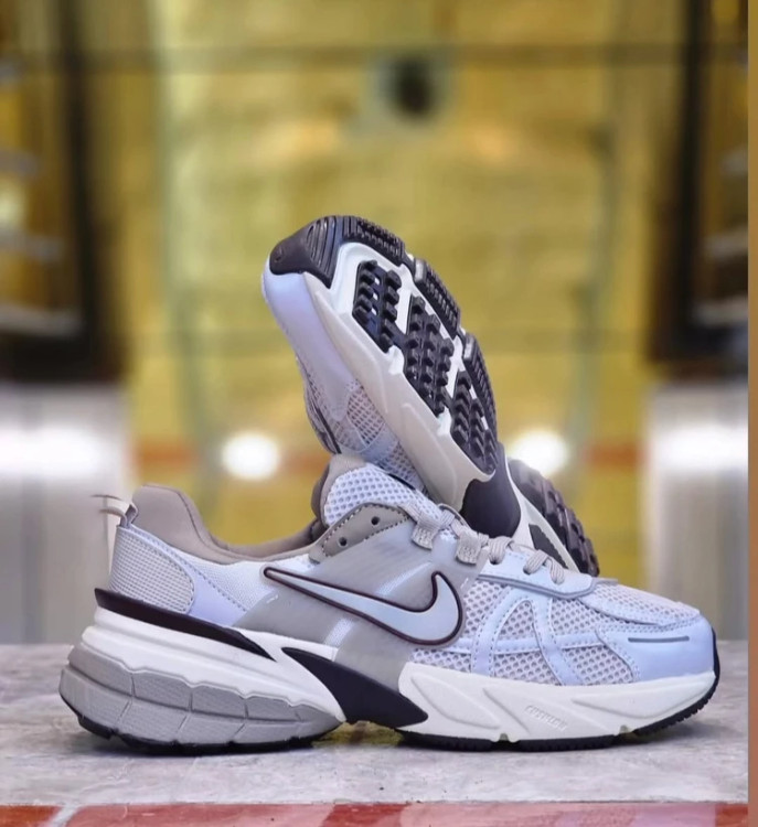 کتونی نایک وی تو کی ویتنامی وارداتی/سایز 37 الی 45/ست زنانه و مردانه/Nike V2k Run/ فروش عمده و تک