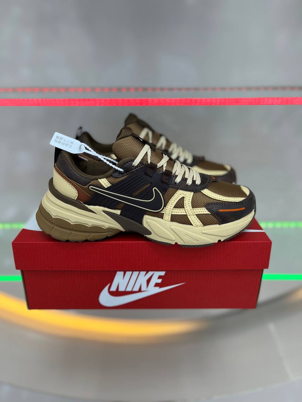 کتونی نایک وی تو کی ویتنامی وارداتی/سایز 40 الی 45/Nike V2k Run/ فروش عمده و تک