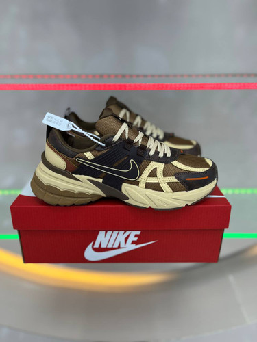 کتونی نایک وی تو کی ویتنامی وارداتی/سایز 40 الی 45/Nike V2k Run/ فروش عمده و تک