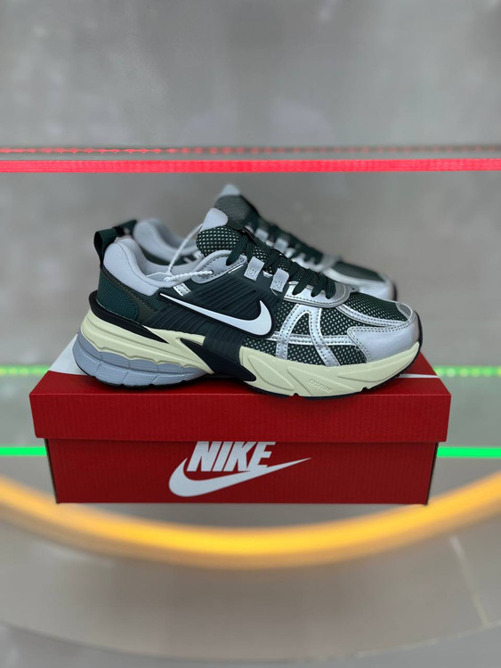 کتونی نایک وی تو کی ویتنامی وارداتی/سایز 40 الی 45/Nike V2k Run/ فروش عمده و تک