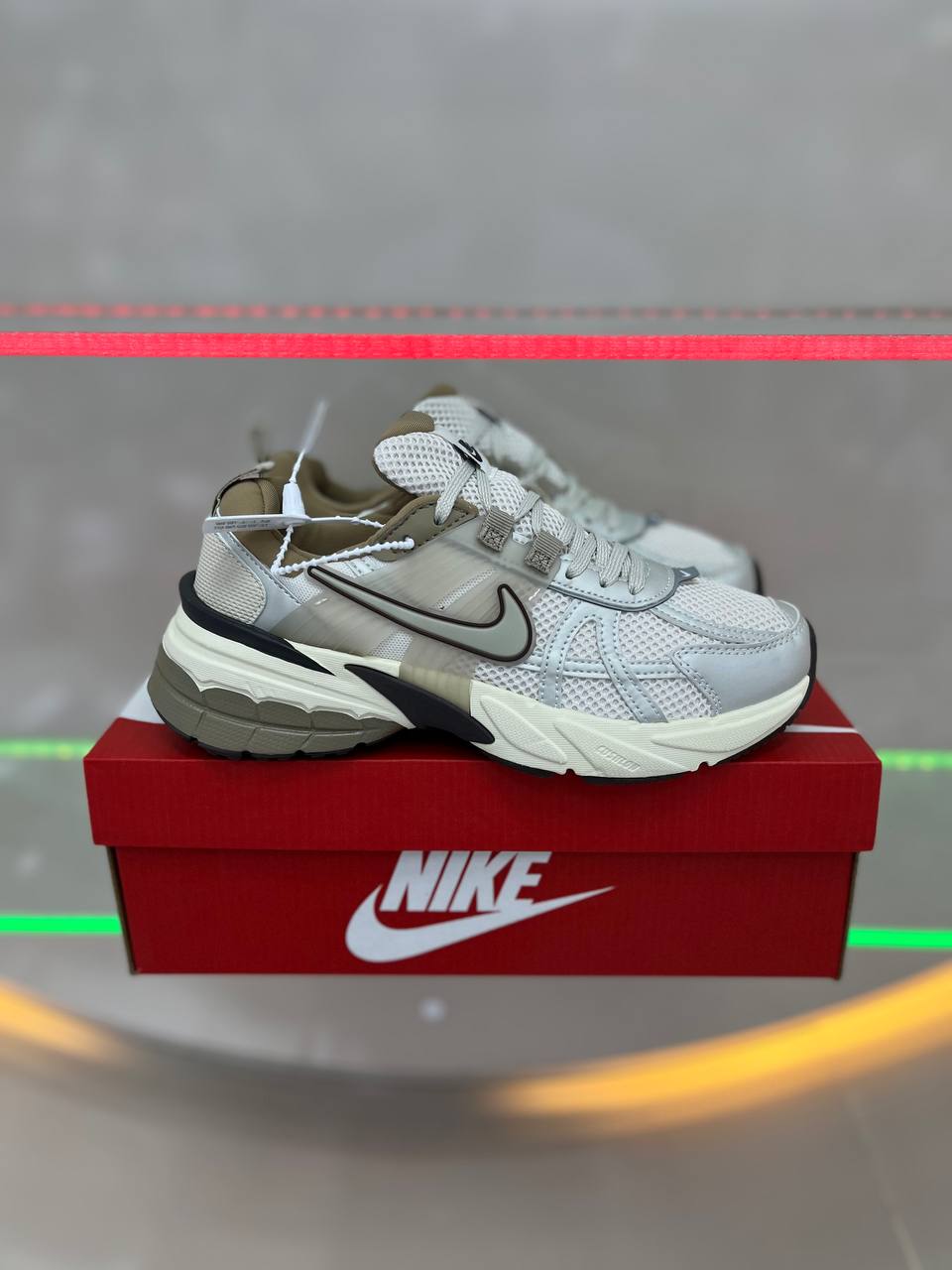 کتونی نایک وی تو کی ویتنامی وارداتی/سایز 37 الی 45/ست زنانه و مردانه/Nike V2k Run/ فروش عمده و تک