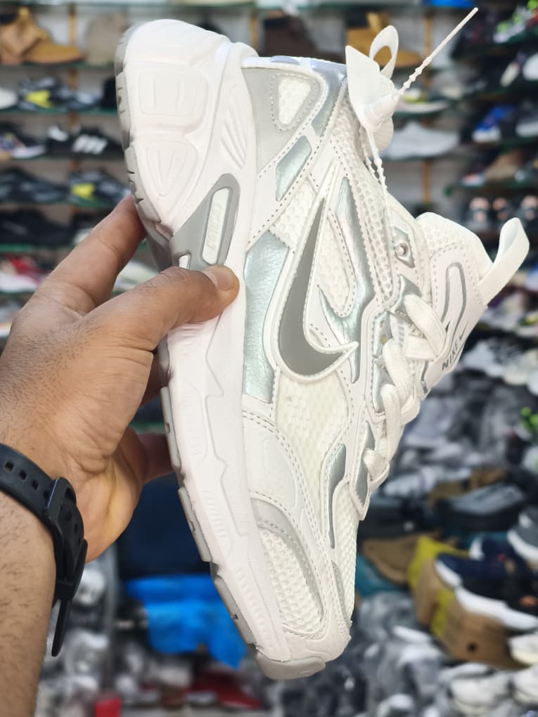 کتونی نایک وی فایو کی ویتنامی وارداتی/سایز 37 الی 40/Nike V5k Run/ فروش عمده و تک