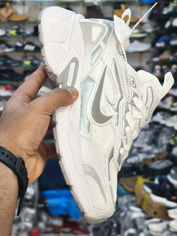 کتونی نایک وی فایو کی ویتنامی وارداتی/سایز 37 الی 40/Nike V5k Run/ فروش عمده و تک