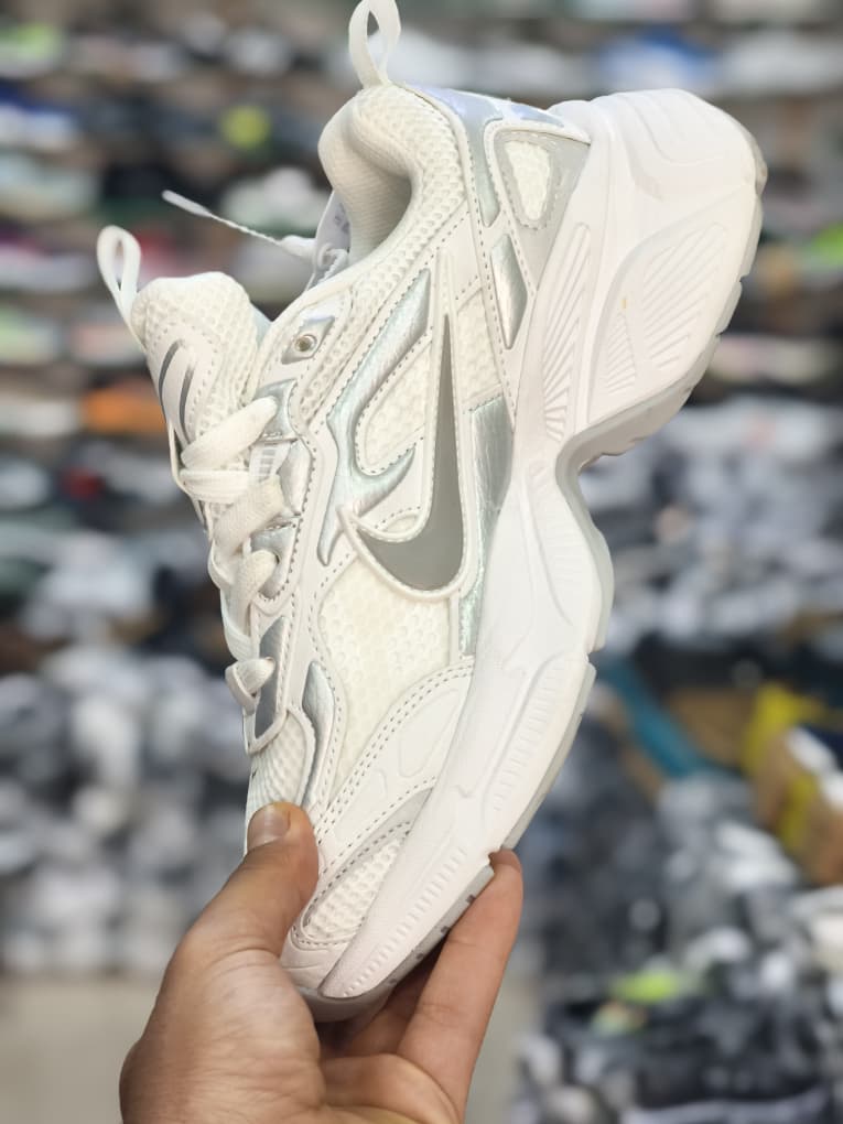 کتونی نایک وی فایو کی ویتنامی وارداتی/سایز 37 الی 40/Nike V5k Run/ فروش عمده و تک
