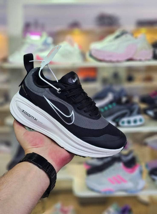 کتونی نایک ایر ومرو 18 ویتنامی وارداتی/سایز 37 الی 45/ست زنانه و مردانه/Nike Air Vomero 18/ فروش عمده و تک