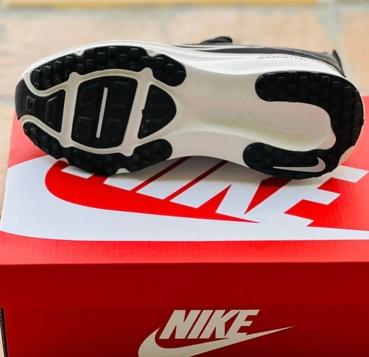 کتونی نایک ایر ومرو 18 ویتنامی وارداتی/سایز 37 الی 45/ست زنانه و مردانه/Nike Air Vomero 18/ فروش عمده و تک