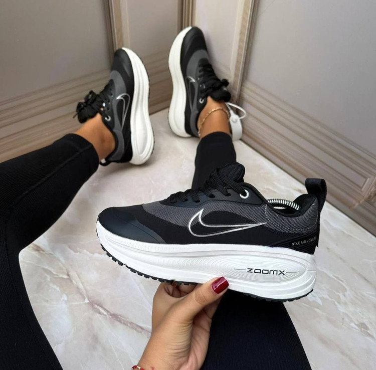 کتونی نایک ایر ومرو 18 ویتنامی وارداتی/سایز 37 الی 45/ست زنانه و مردانه/Nike Air Vomero 18/ فروش عمده و تک