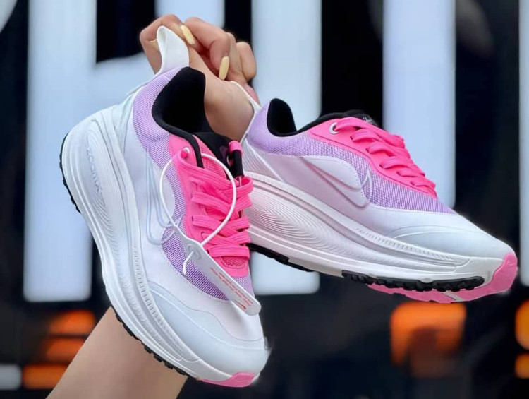 کتونی نایک ایر ومرو 18 ویتنامی وارداتی/سایز 37 الی 40/Nike Air Vomero 18/ فروش عمده و تک