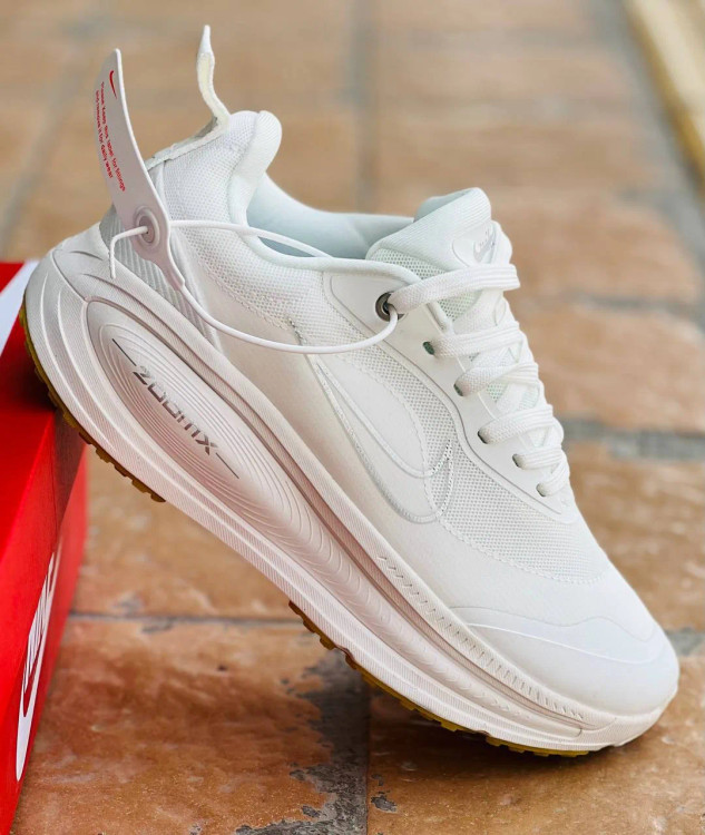 کتونی نایک ایر ومرو 18 ویتنامی وارداتی/سایز 37 الی 45/ست زنانه و مردانه/Nike Air Vomero 18/ فروش عمده و تک