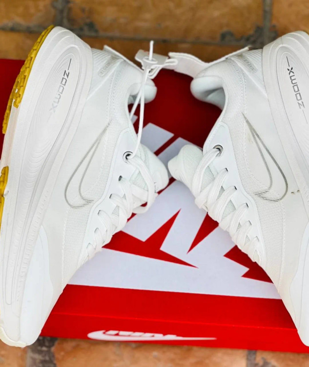 کتونی نایک ایر ومرو 18 ویتنامی وارداتی/سایز 37 الی 45/ست زنانه و مردانه/Nike Air Vomero 18/ فروش عمده و تک