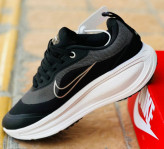 کتونی نایک ایر ومرو 18 ویتنامی وارداتی/سایز 37 الی 45/ست زنانه و مردانه/Nike Air Vomero 18/ فروش عمده و تک
