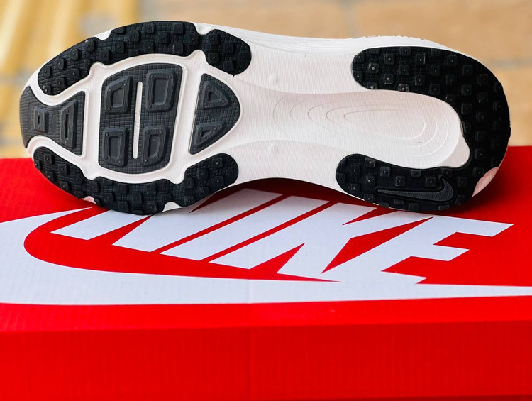 کتونی نایک ایر ومرو 18 ویتنامی وارداتی/سایز 40 الی 45/Nike Air Vomero 18/ فروش عمده و تک