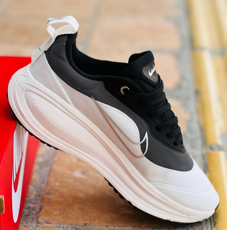 کتونی نایک ایر ومرو 18 ویتنامی وارداتی/سایز 40 الی 45/Nike Air Vomero 18/ فروش عمده و تک