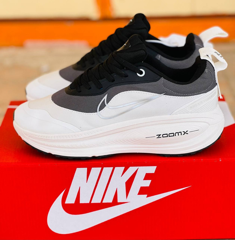 کتونی نایک ایر ومرو 18 ویتنامی وارداتی/سایز 40 الی 45/Nike Air Vomero 18/ فروش عمده و تک