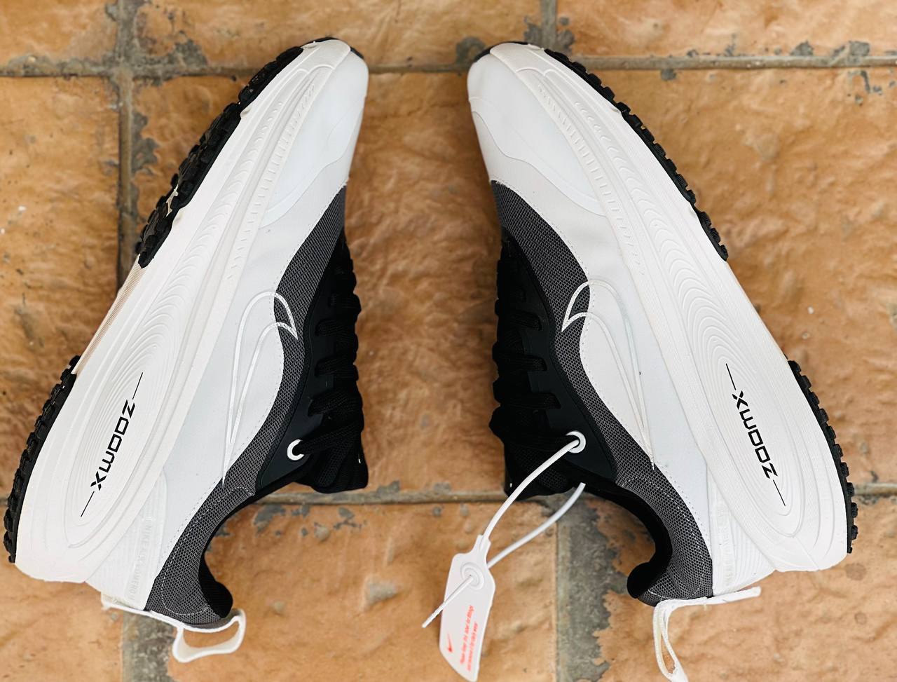 کتونی نایک ایر ومرو 18 ویتنامی وارداتی/سایز 40 الی 45/Nike Air Vomero 18/ فروش عمده و تک