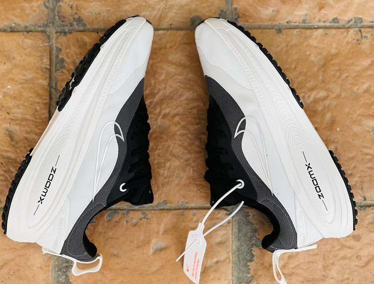کتونی نایک ایر ومرو 18 ویتنامی وارداتی/سایز 40 الی 45/Nike Air Vomero 18/ فروش عمده و تک