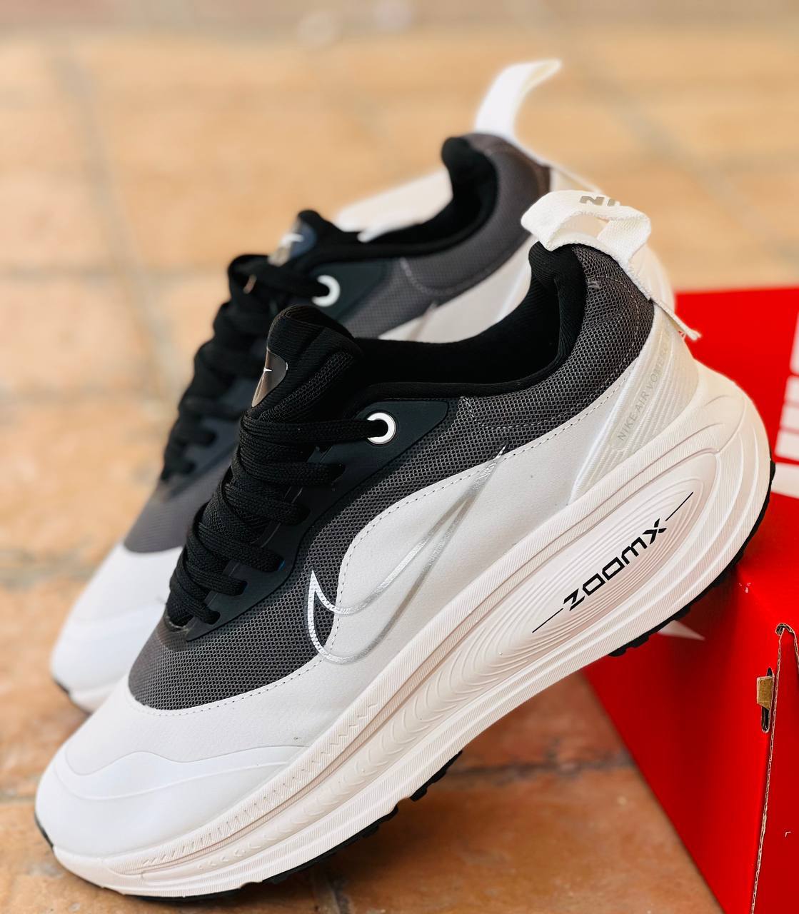 کتونی نایک ایر ومرو 18 ویتنامی وارداتی/سایز 40 الی 45/Nike Air Vomero 18/ فروش عمده و تک
