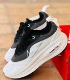 کتونی نایک ایر ومرو 18 ویتنامی وارداتی/سایز 40 الی 45/Nike Air Vomero 18/ فروش عمده و تک