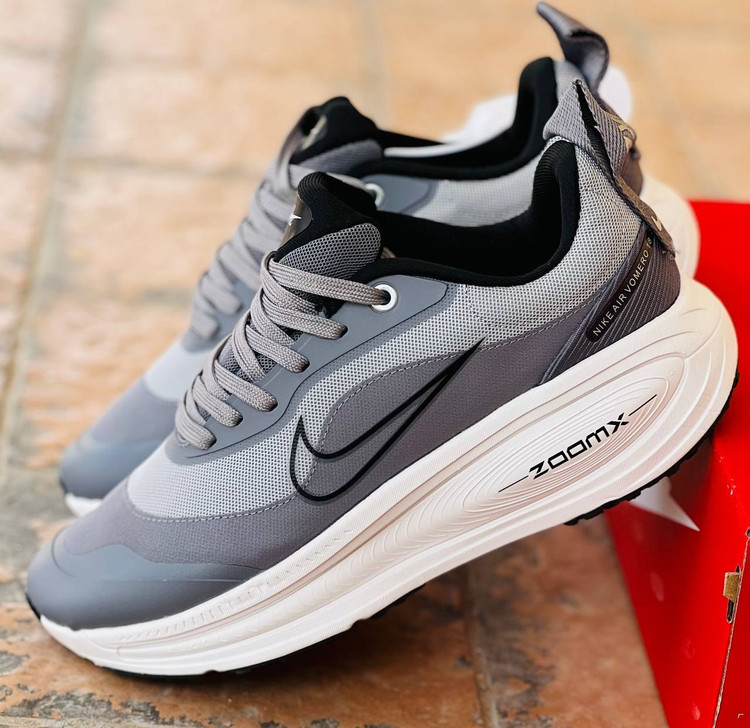 کتونی نایک ایر ومرو 18 ویتنامی وارداتی/سایز 40 الی 45/Nike Air Vomero 18/ فروش عمده و تک