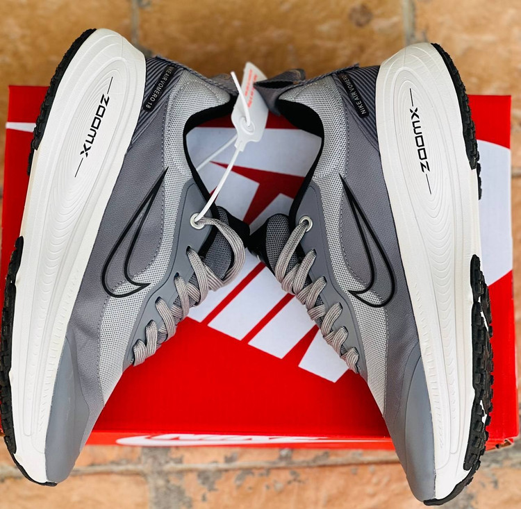 کتونی نایک ایر ومرو 18 ویتنامی وارداتی/سایز 40 الی 45/Nike Air Vomero 18/ فروش عمده و تک