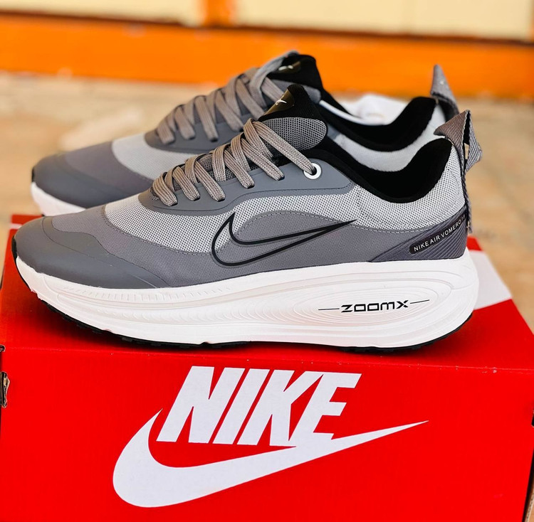 کتونی نایک ایر ومرو 18 ویتنامی وارداتی/سایز 40 الی 45/Nike Air Vomero 18/ فروش عمده و تک