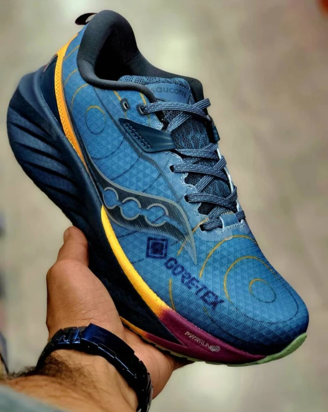کتونی ساکونی تریمپ 22 ویتنامی وارداتی/سایز 40 الی 45/Saucony Triumph 22/ فروش عمده و تک