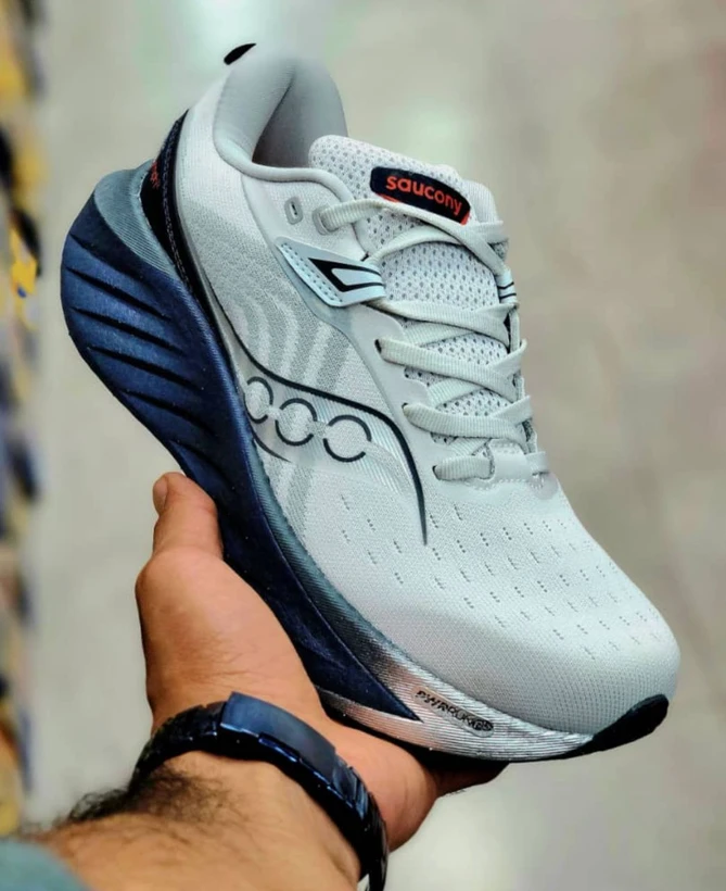 کتونی ساکونی تریمپ 22 ویتنامی وارداتی/سایز 40 الی 45/Saucony Triumph 22/ فروش عمده و تک