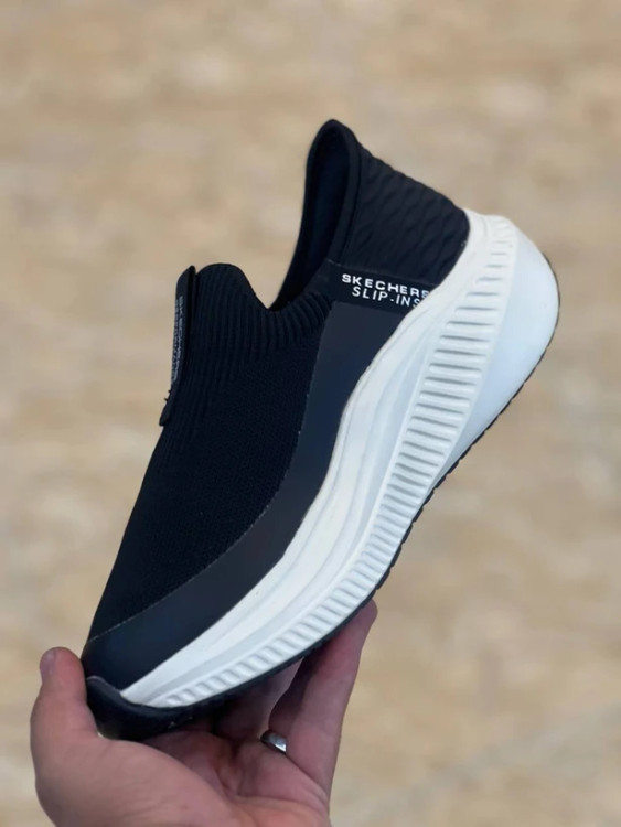 کفش طبی اسکیچرز ویتنامی وارداتی/سایز 40 الی 45/Skechers Slip _Ins Ultra Go Sole Memory Foam/ فروش عمده و تک