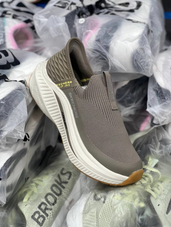 کفش طبی اسکیچرز ویتنامی وارداتی/سایز 40 الی 45/Skechers Slip _Ins Ultra Go Sole Memory Foam/ فروش عمده و تک