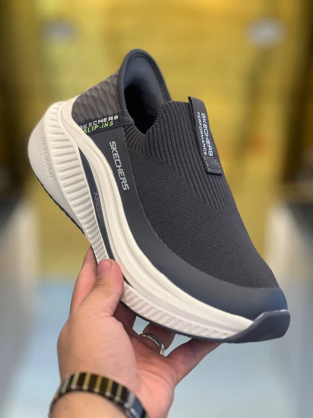 کفش طبی اسکیچرز ویتنامی وارداتی/سایز 40 الی 45/Skechers Slip _Ins Ultra Go Sole Memory Foam/ فروش عمده و تک
