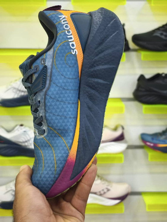 کتونی ساکونی تریمپ 22 /سایز 36 الی 45/Saucony Triumph 22/ فروش عمده و تک