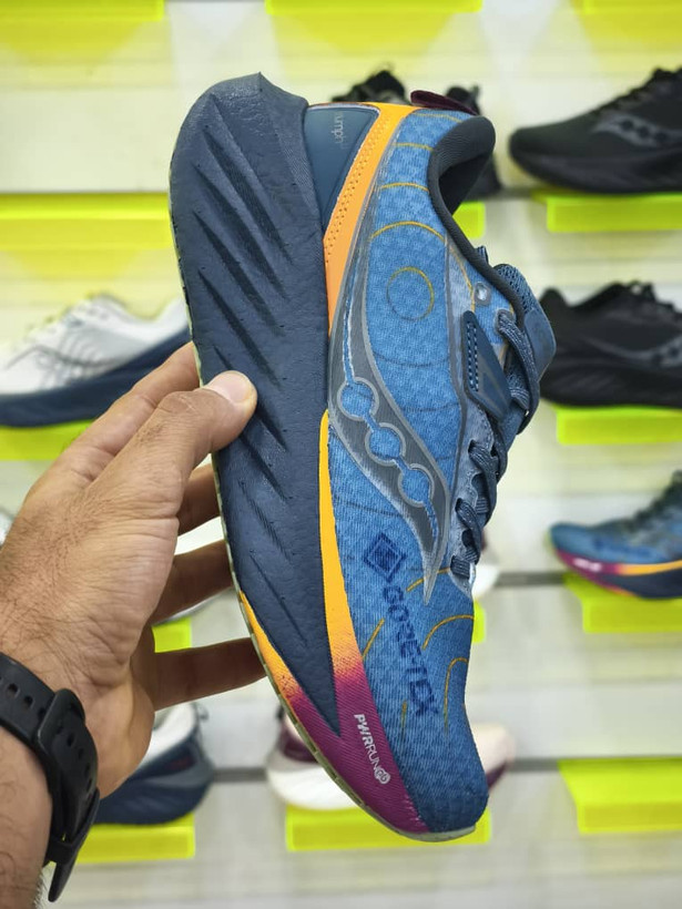 کتونی ساکونی تریمپ 22 /سایز 36 الی 45/Saucony Triumph 22/ فروش عمده و تک